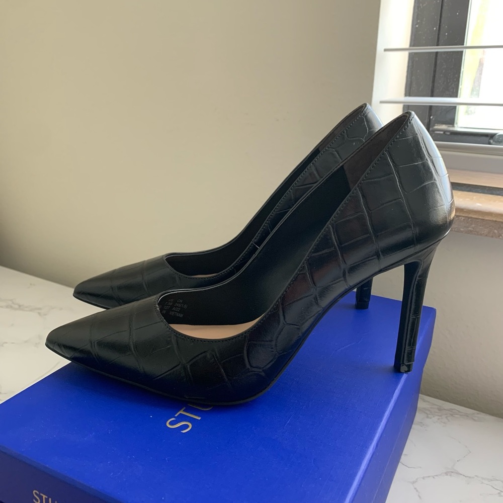 4
STUART WEITZMAN
Dancer 95 croc-effect leather pumps